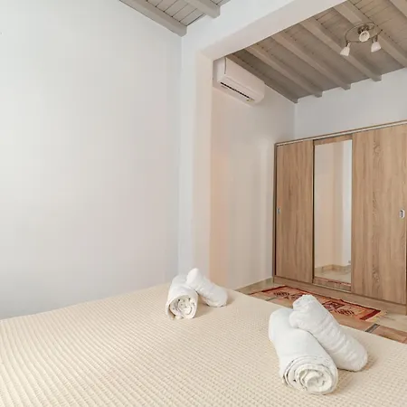 Elenitas House In